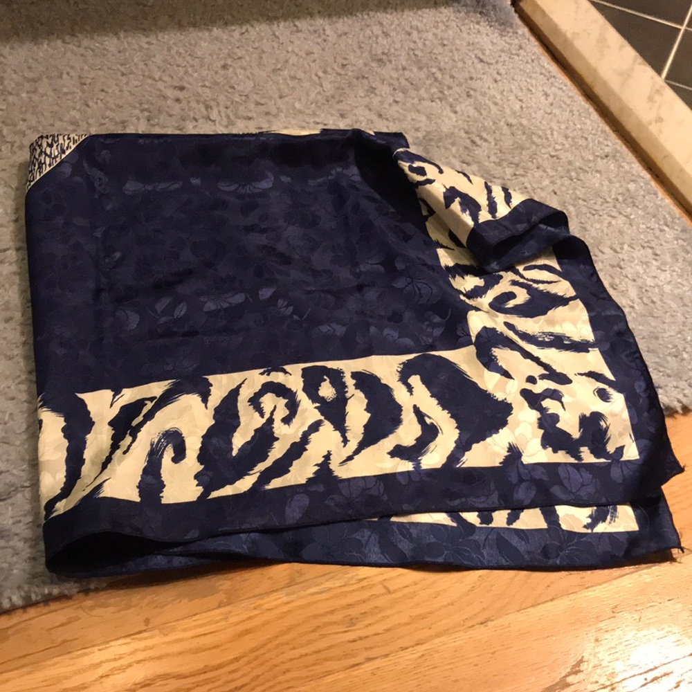 Scarf - Picture 2 of 3